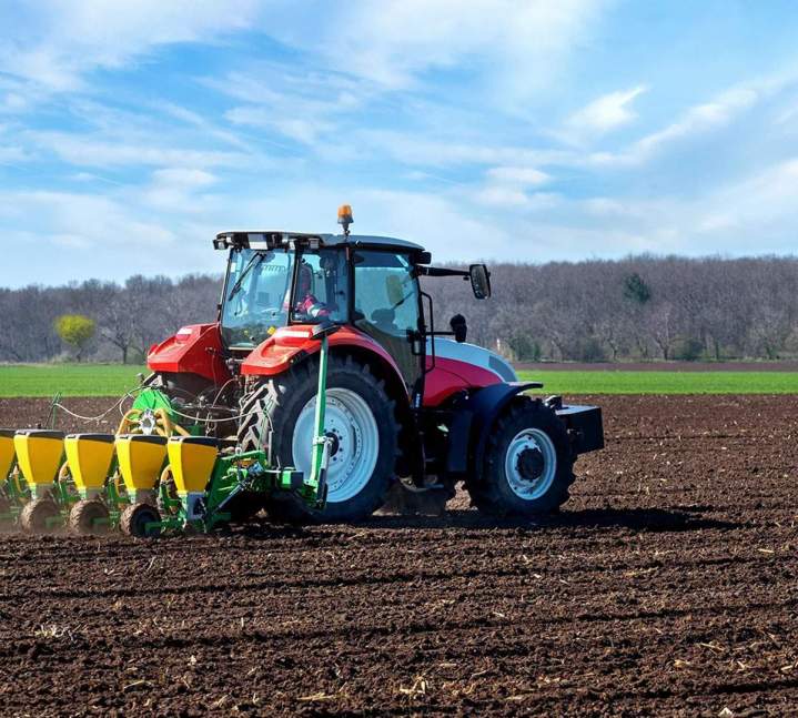 Nous effectuons vos travaux agricoles avec du matériel de qualité.